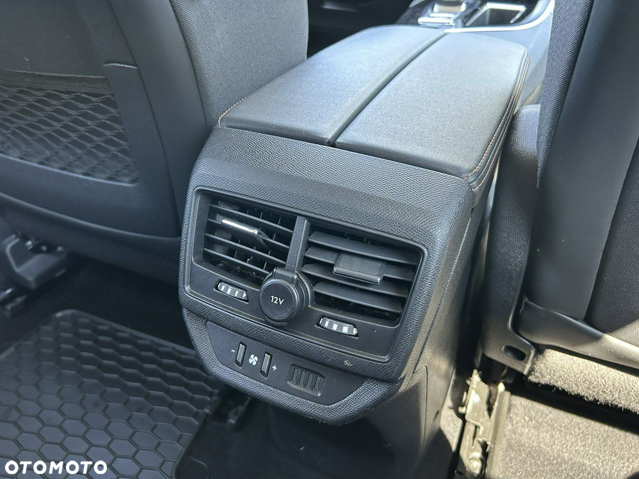 Peugeot 5008 BlueHDI 130 EAT8 Allure - 28