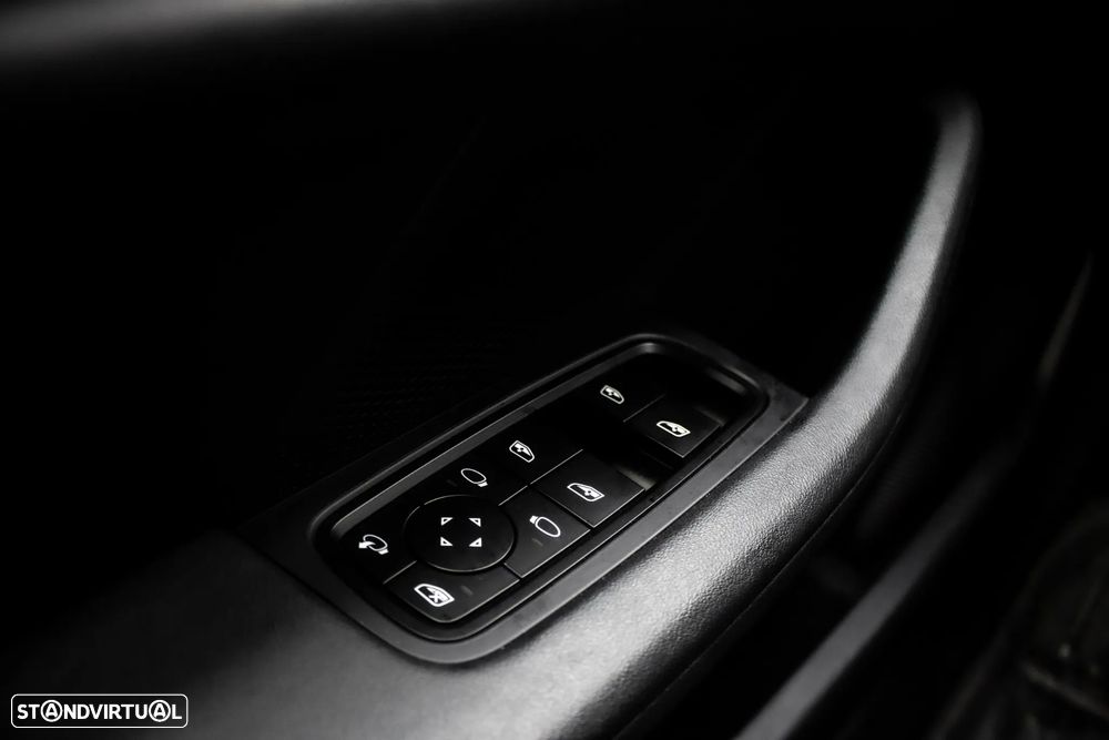 Porsche Taycan Cross Turismo 4 - 21