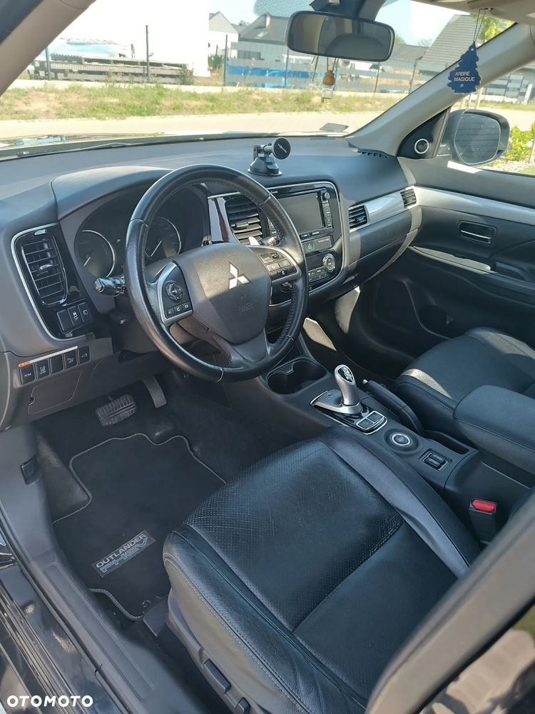 Mitsubishi Outlander Instyle NAVI + - 10
