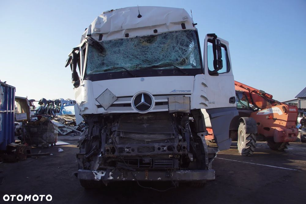 Pojazd na części - Mercedes Actros MP4 1845 12.8 449 KM OM471LA G211-12 9147 2018R Silnik Skrzynia Drzwi Grill Siodło Zbiornik Lampa Lusterko Deska Kokpit Sterownik Moduł Czujnik Licznik Panel Kierownica - 2