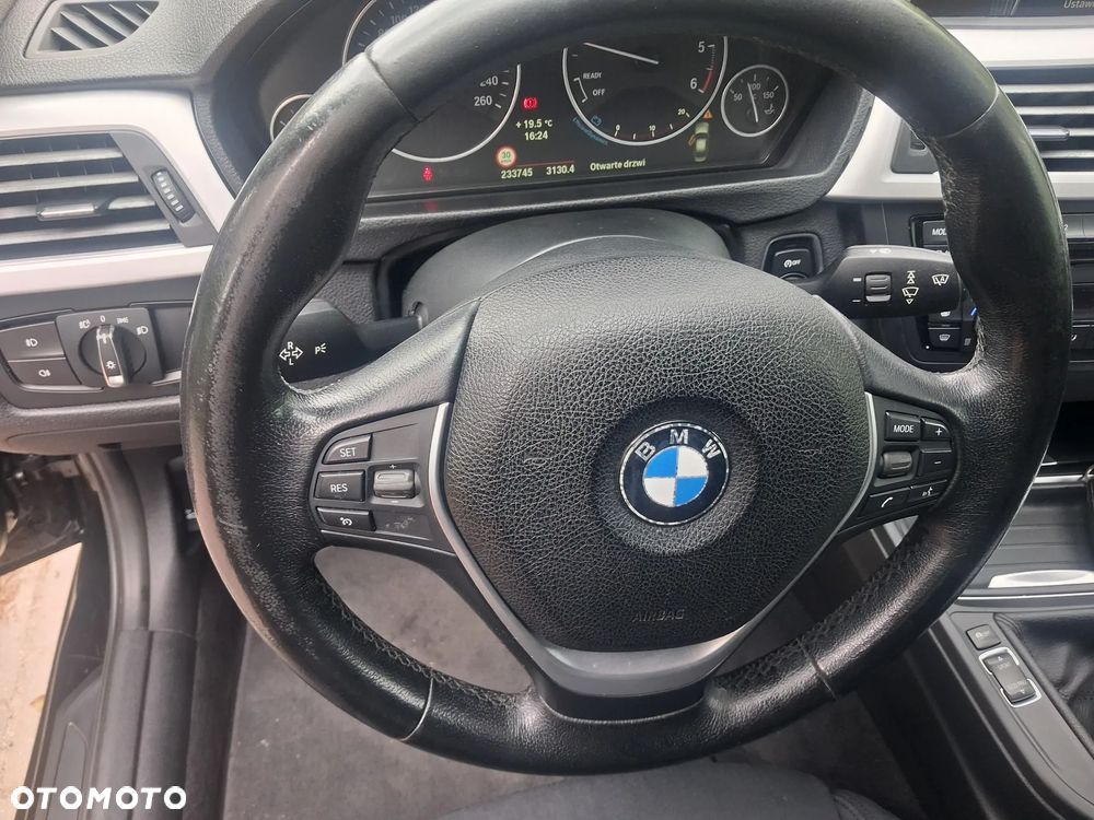 BMW Seria 3 318d Sport Line - 23