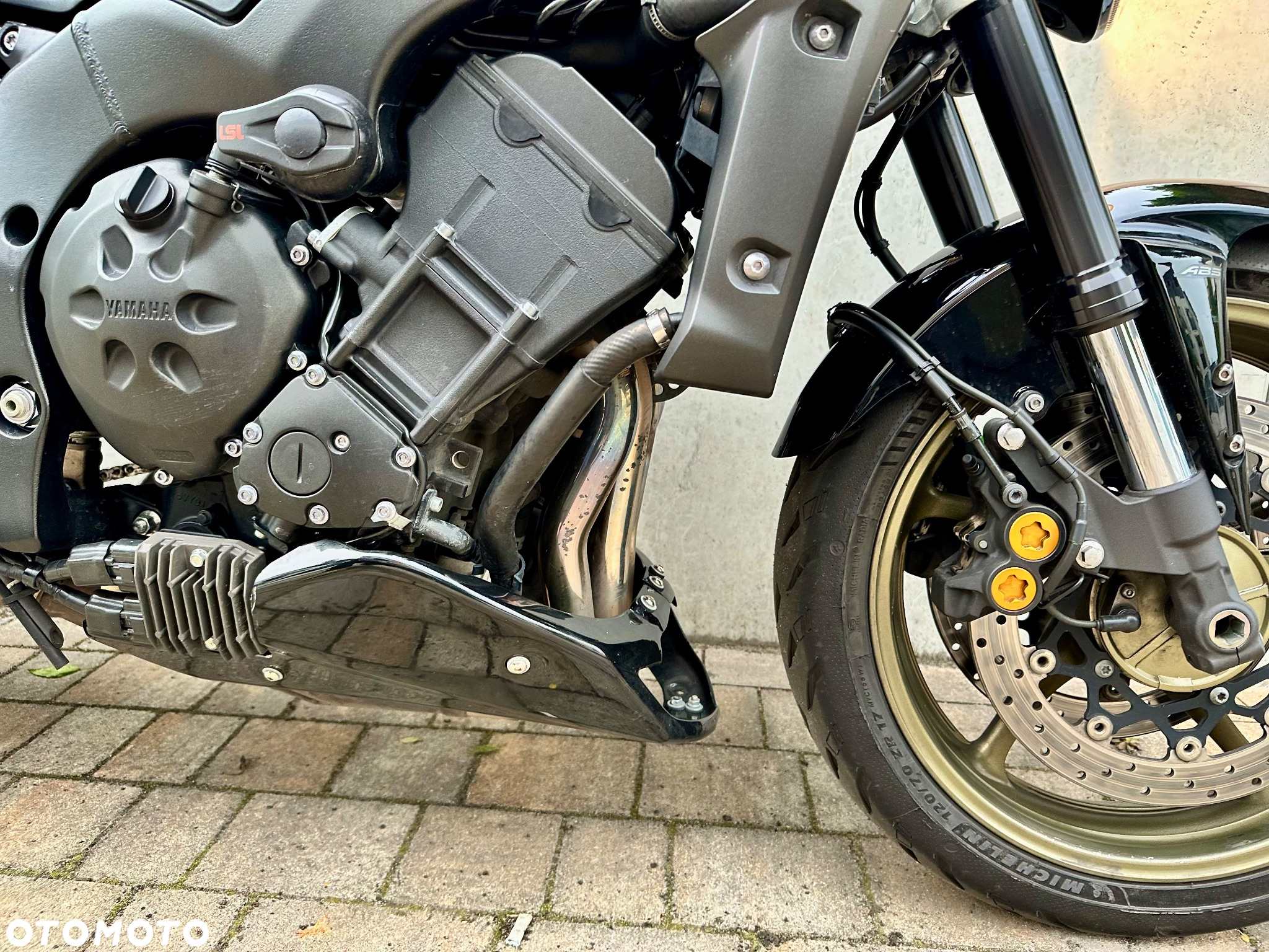 Yamaha FZ - 11