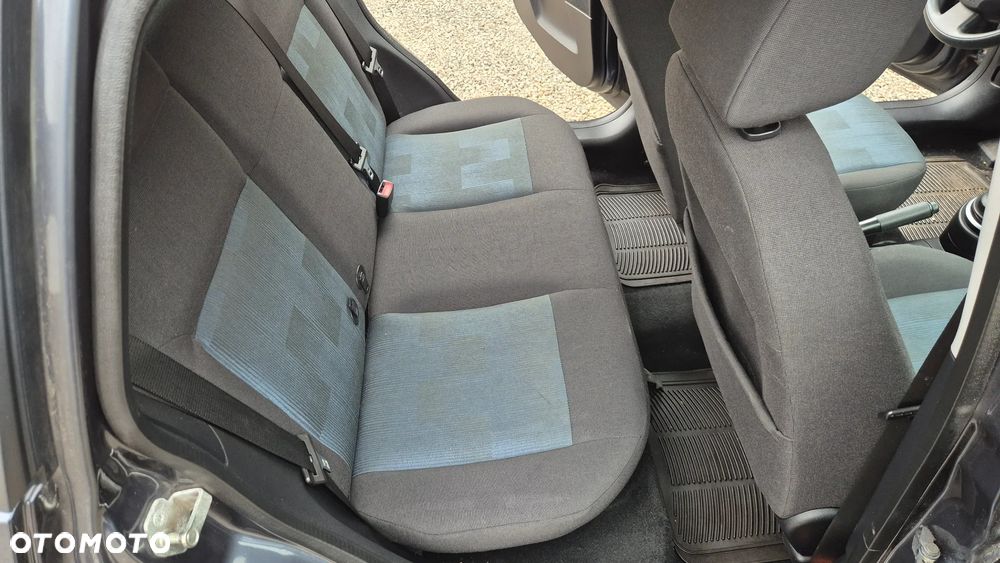 Ford Fiesta 1.3 Ambiente - 17