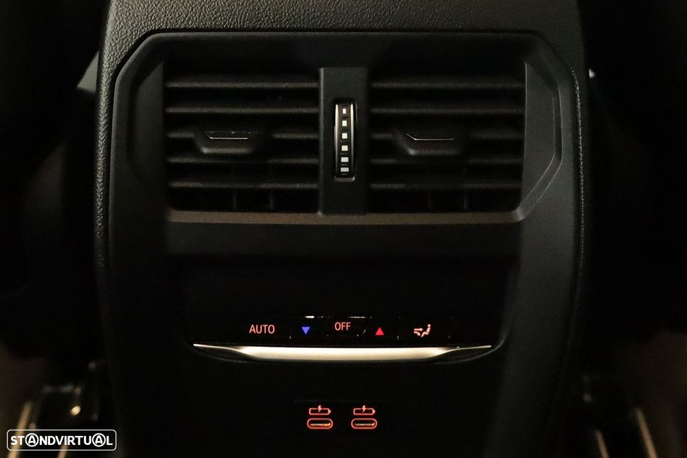 BMW 330 e Touring Pack Desportivo M Auto - 23