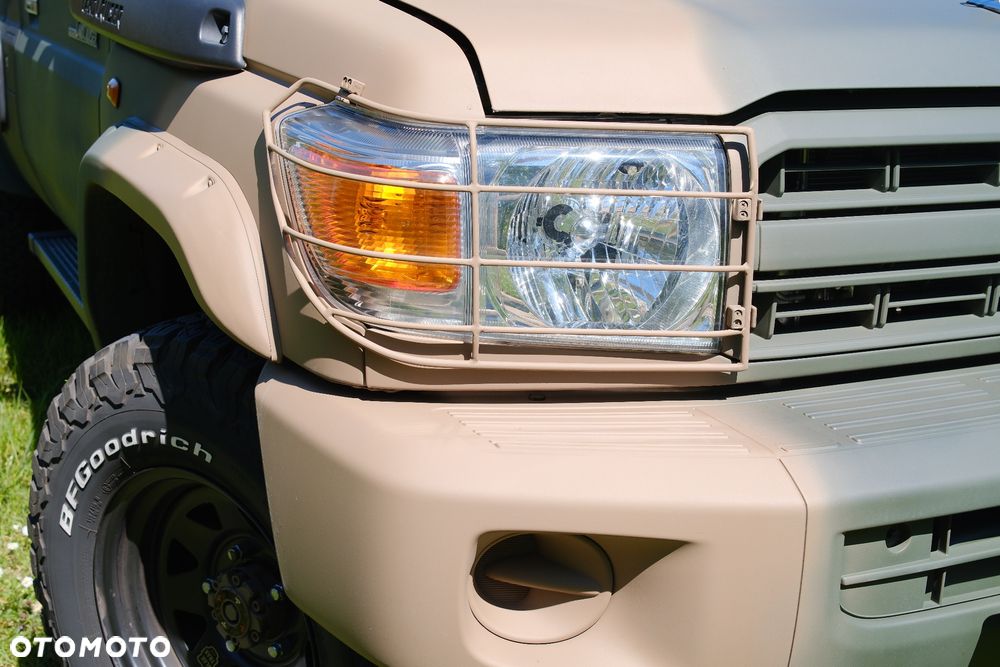 Toyota Land Cruiser - 39