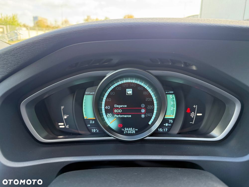 Volvo V40 D4 Momentum - 29