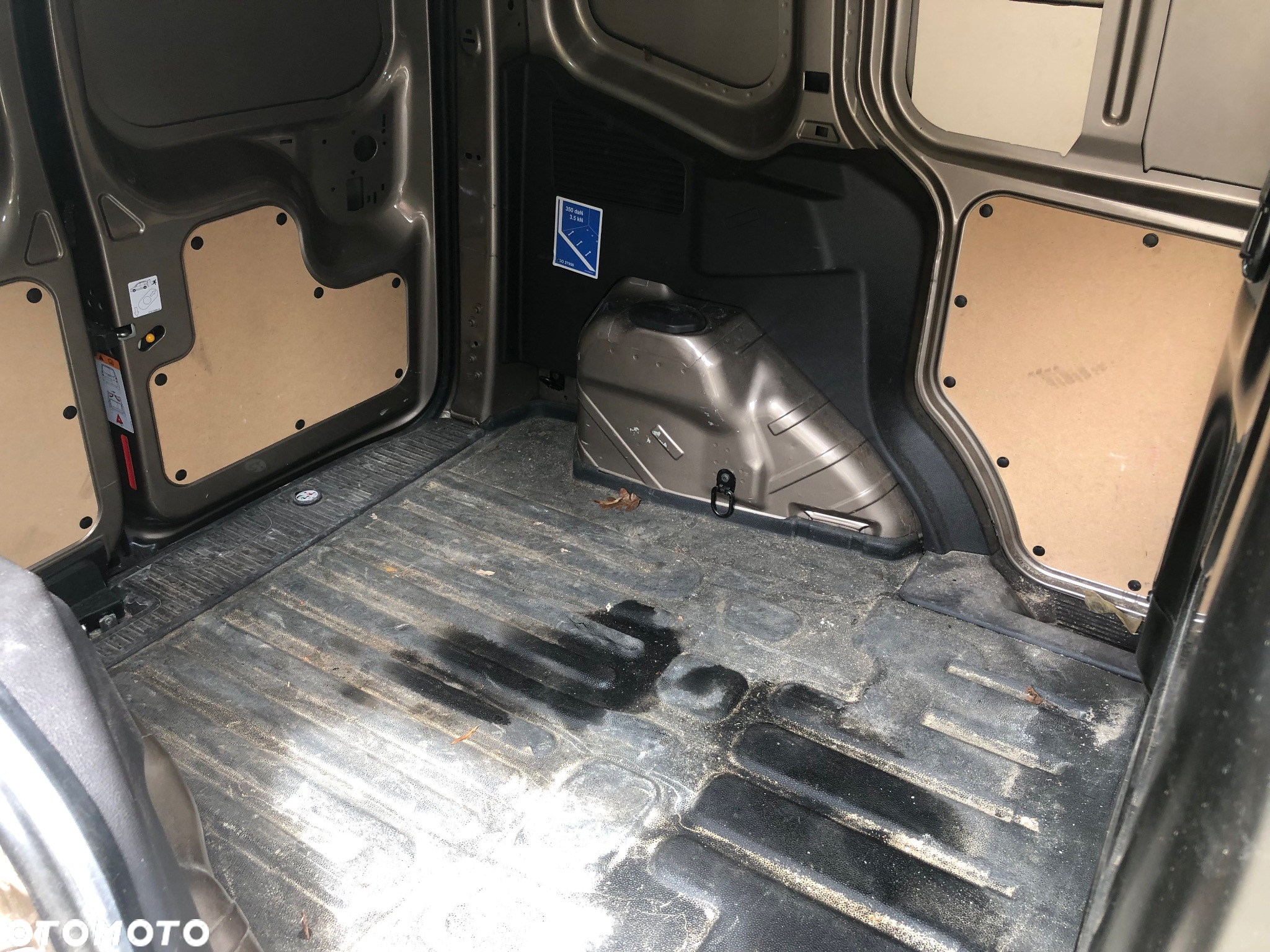 Ford Transit Courier - 9