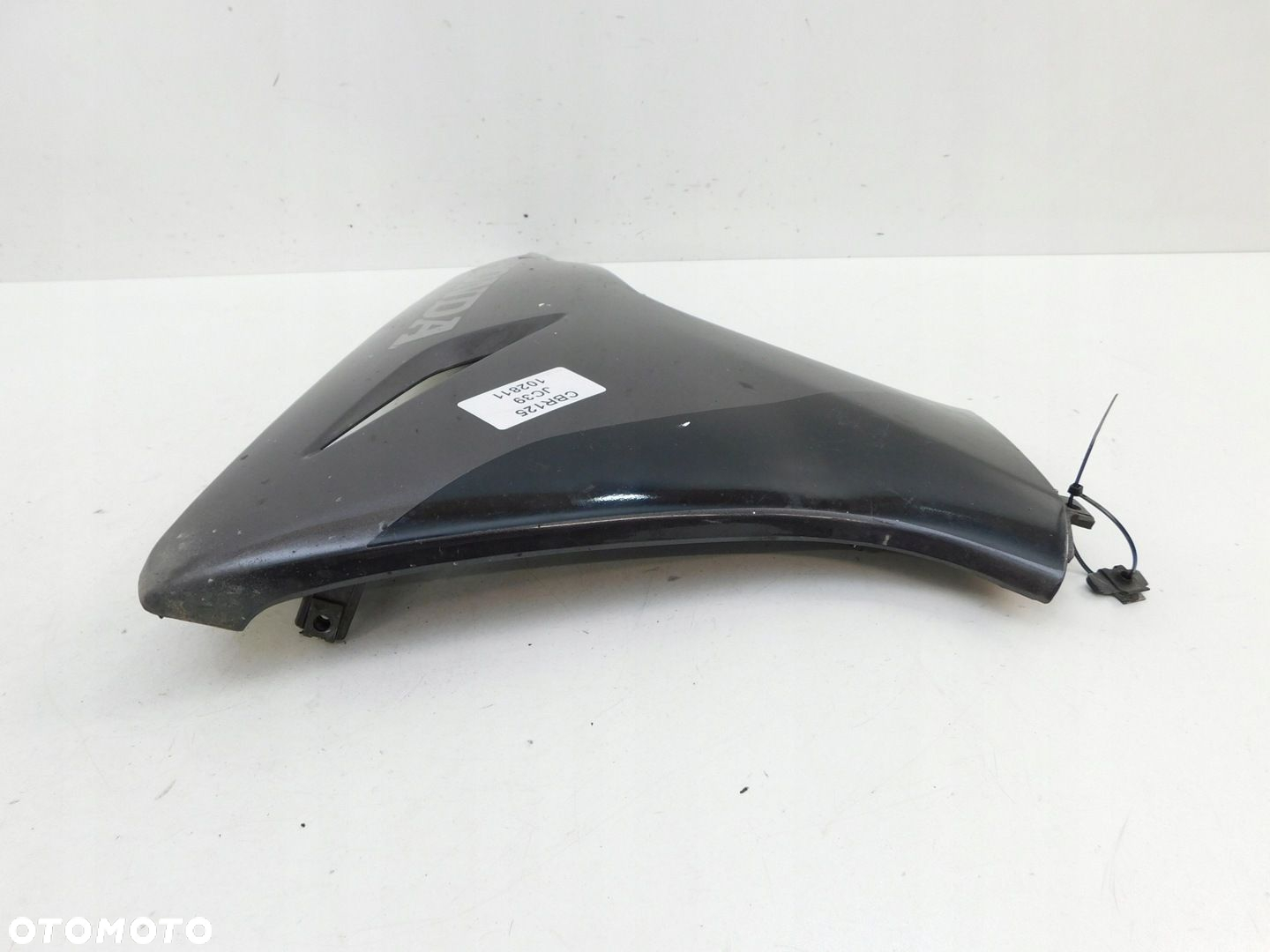 HONDA CBR 125 JC39 PŁUG PRAWY - 3
