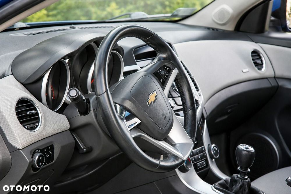 Chevrolet Cruze 1.6 LS - 13