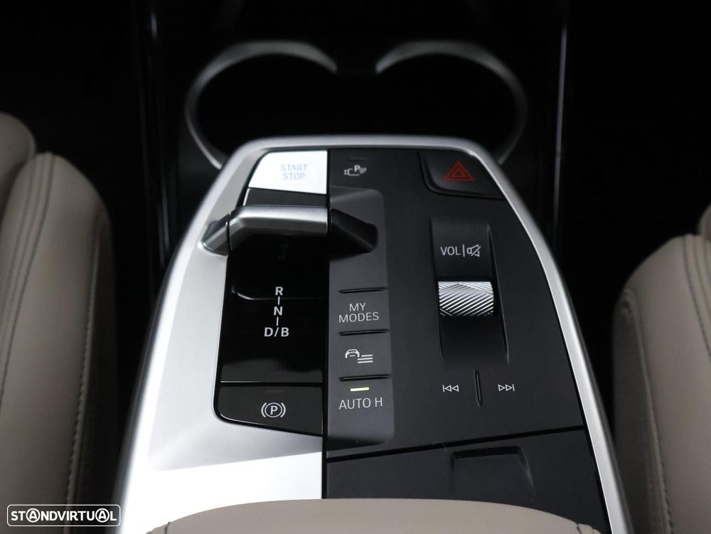 BMW iX1 eDrive20 Pack Desportivo M - 29