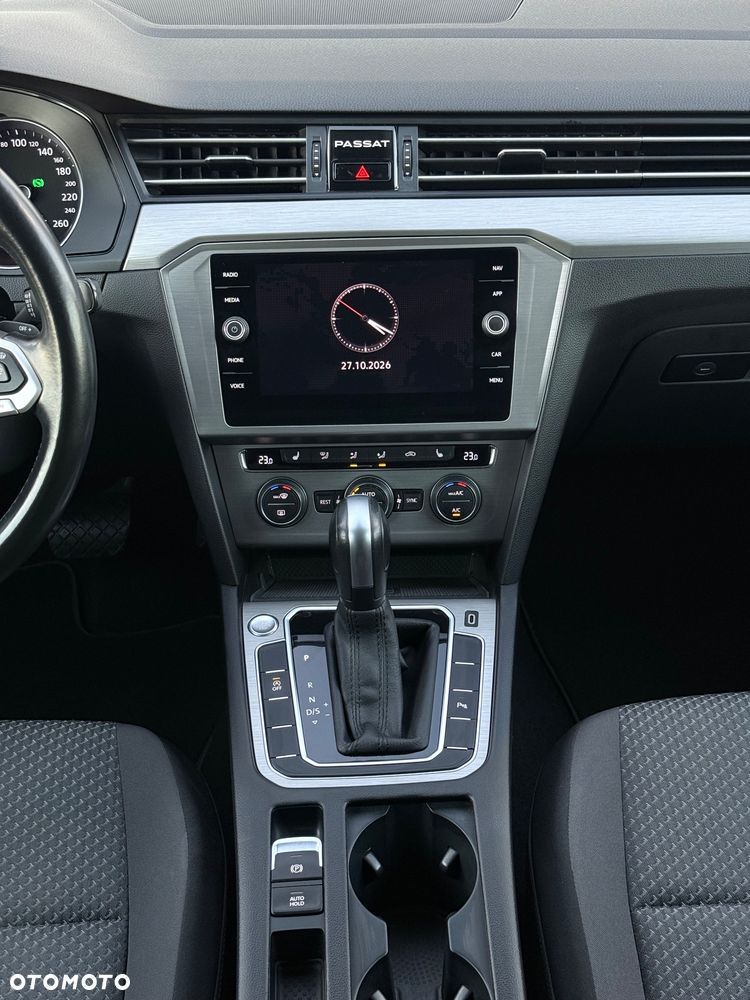 Volkswagen Passat 2.0 TDI SCR DSG Conceptline - 19