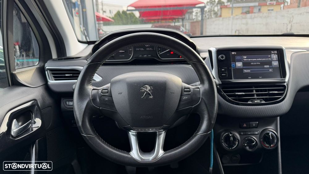 Peugeot 208 1.2 PureTech Style - 22