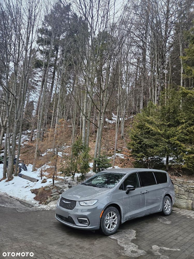 Chrysler Pacifica - 1