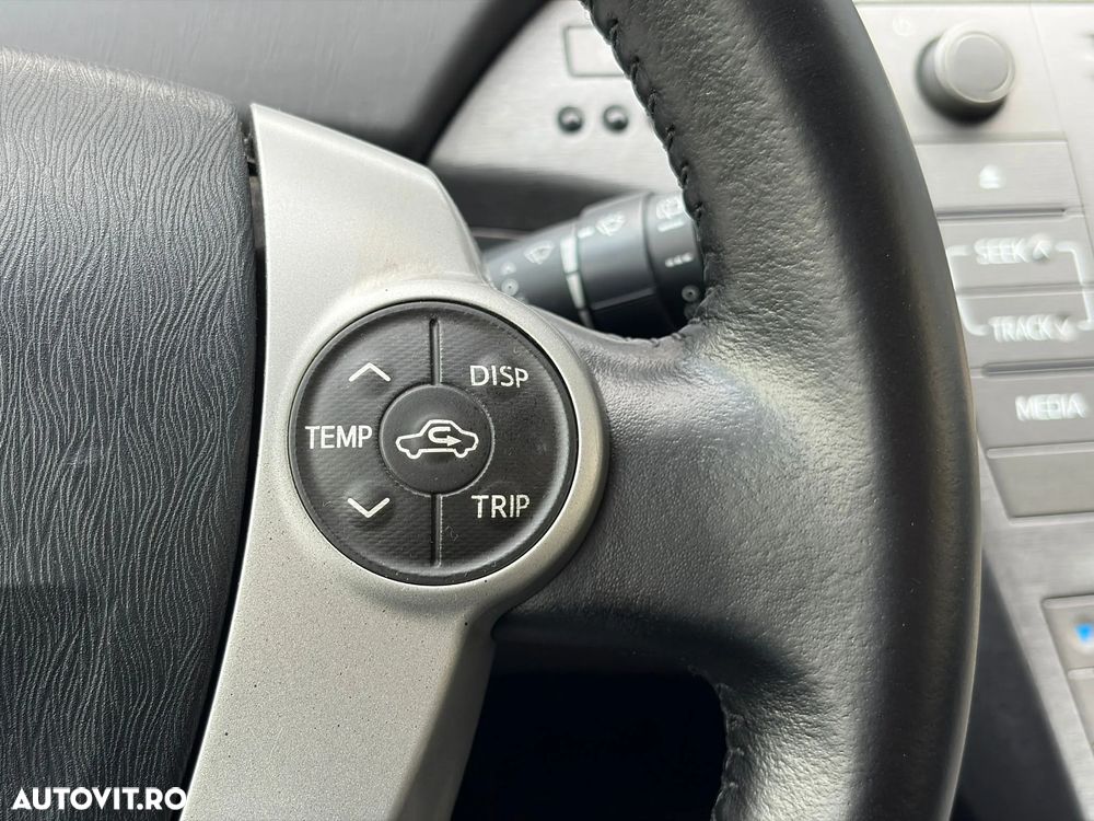 Toyota Prius (Hybrid) Executive - 13