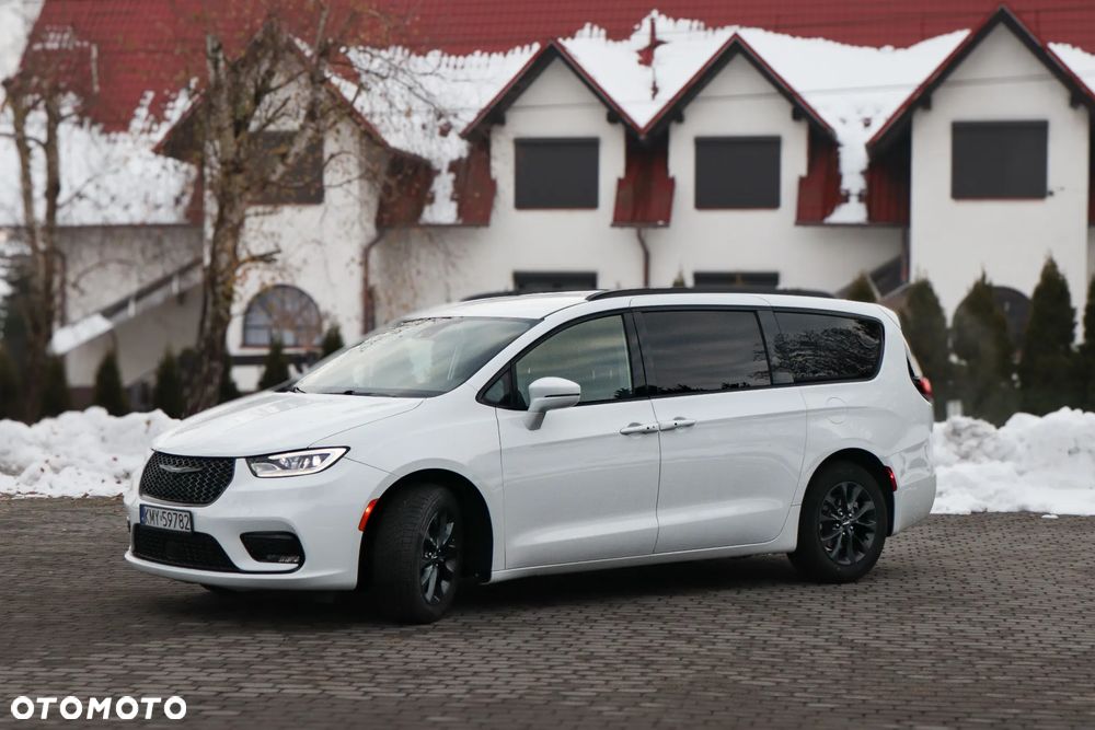 Chrysler Pacifica - 1