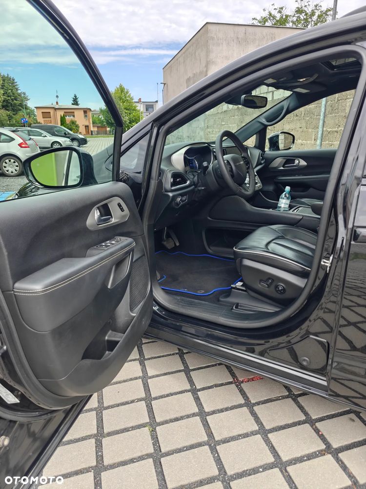Chrysler Pacifica - 21