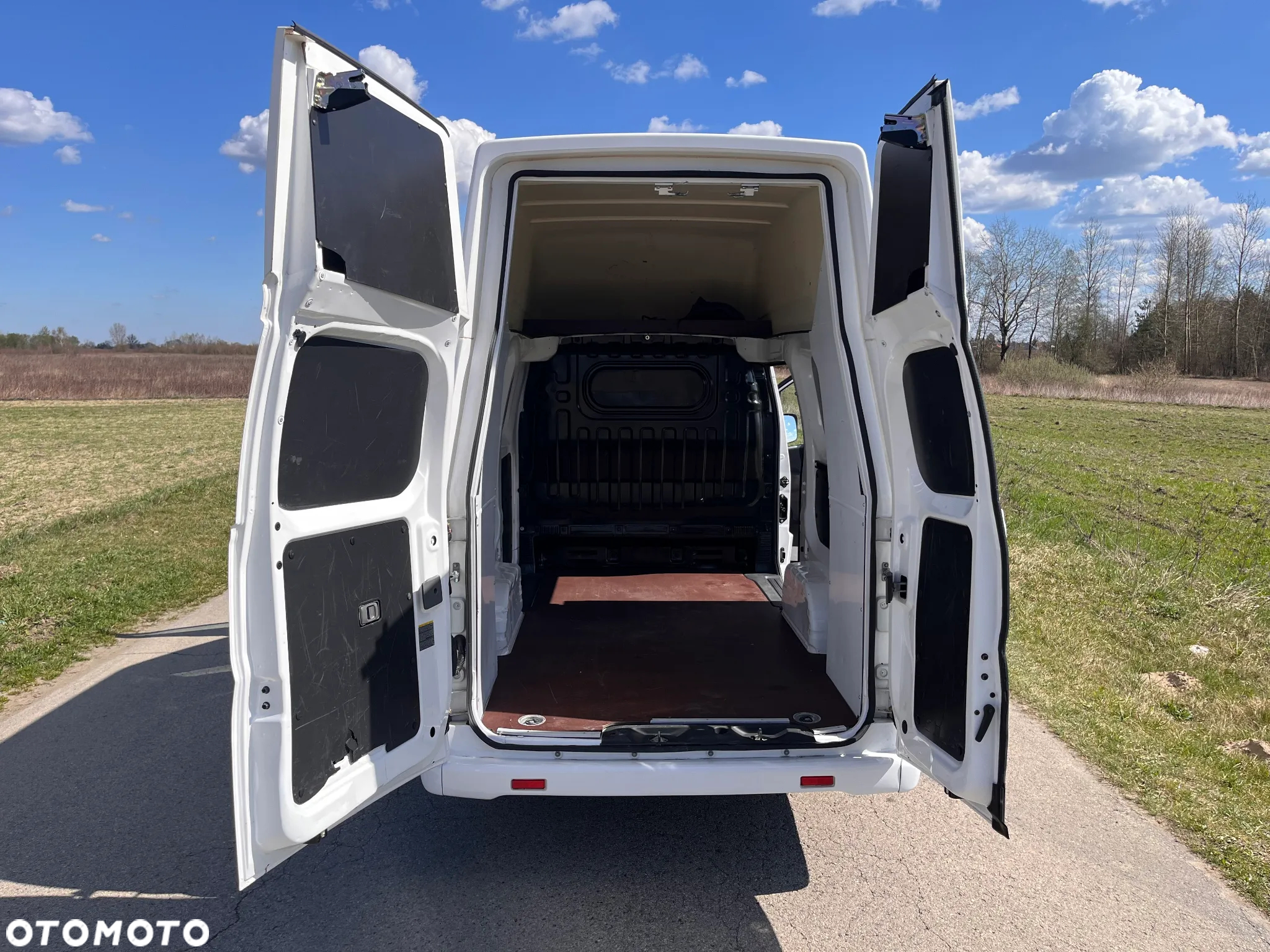 Nissan E-NV200 - 13