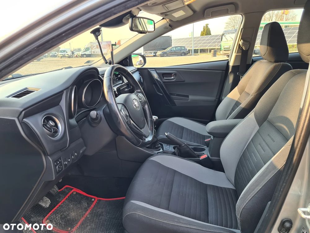 Toyota Auris - 12