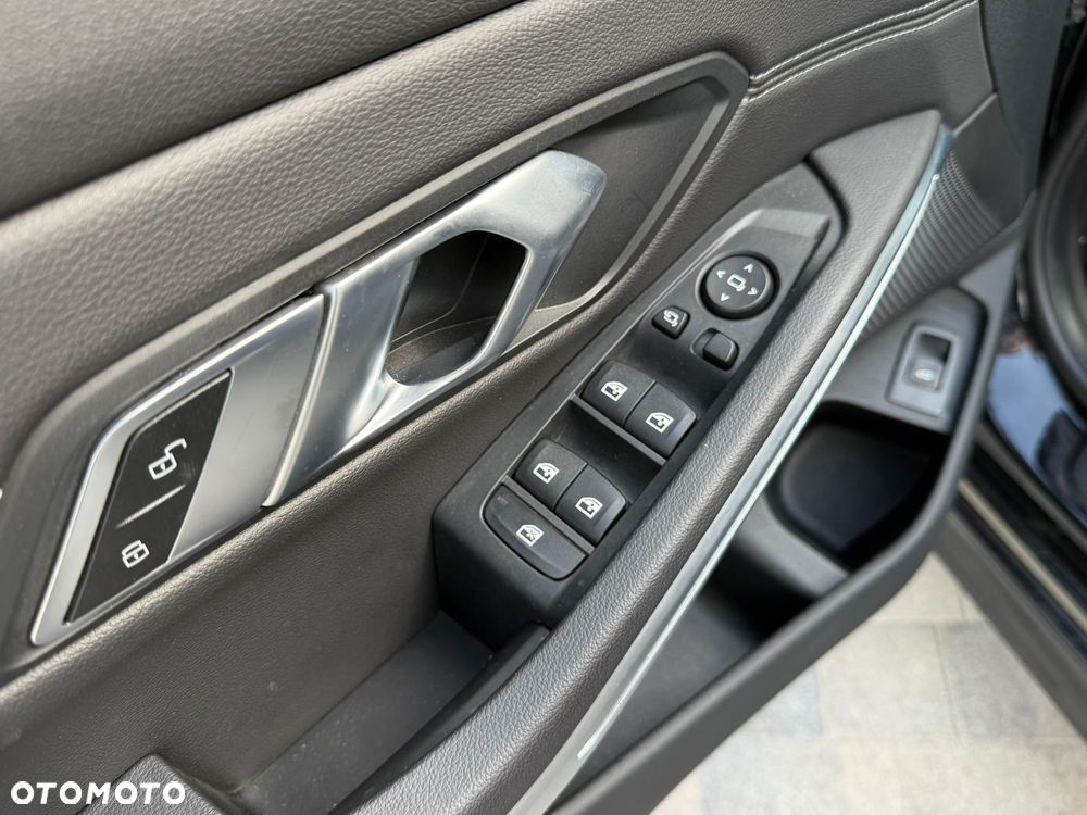 BMW Seria 3 320d xDrive Edition Luxury Line Purity - 19