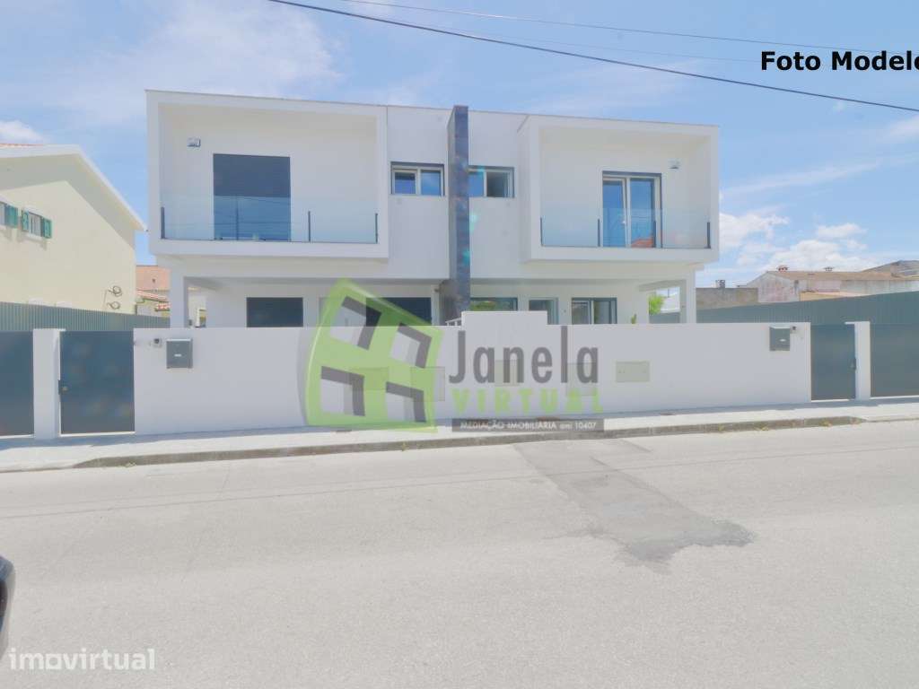 Moradia Geminada T4 com Piscina - Fernão Ferro - Grande imagem: 3/5