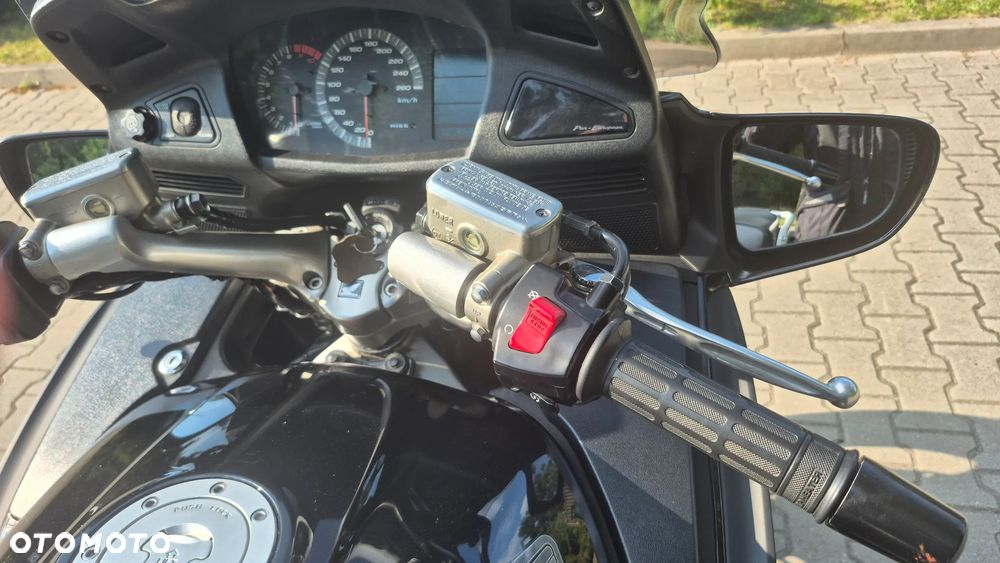 Honda ST - 16