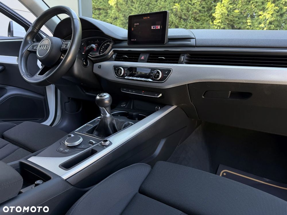 Audi A4 Avant 2.0 TDI ultra design - 16