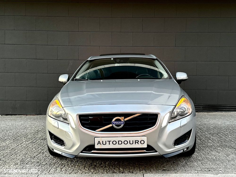 Volvo V60 D6 Plug-In-Hybrid AWD Geartronic Pure Limited - 2