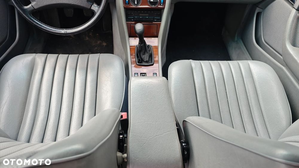 Mercedes-Benz Klasa E - 15