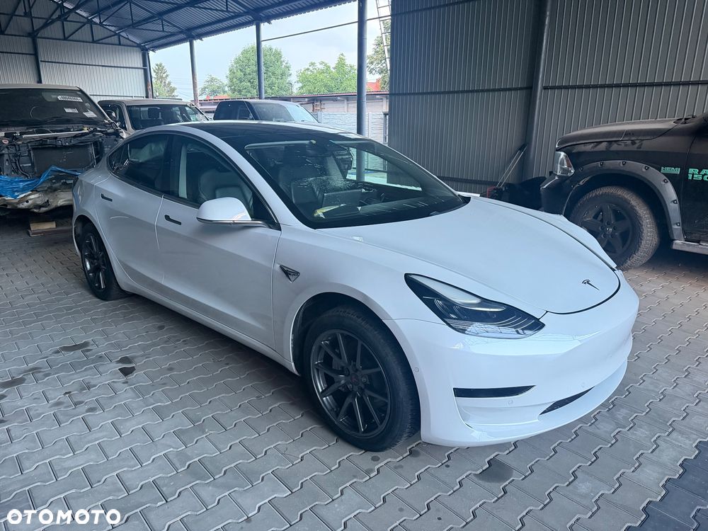 Tesla Model 3 - 1