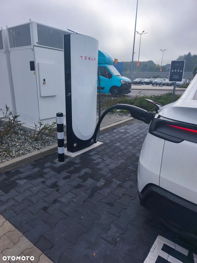 Tesla Model Y Long Range RWD - 11