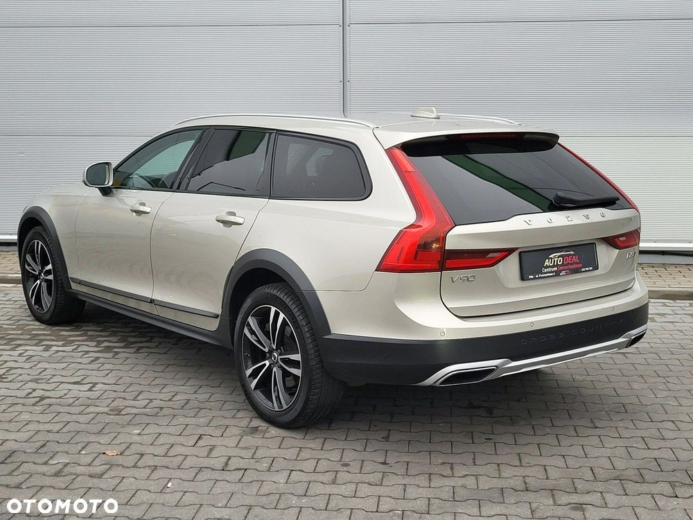 Volvo V90 Cross Country - 16
