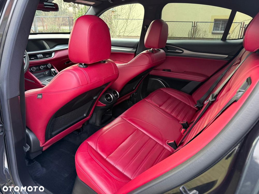 Alfa Romeo Stelvio 2.0 Turbo 16V AT8-Q4 Ti - 16