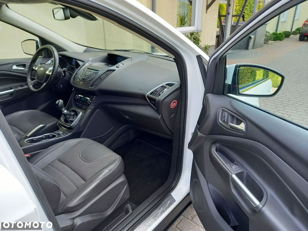 Ford Kuga 1.6 EcoBoost 2x4 Titanium - 19
