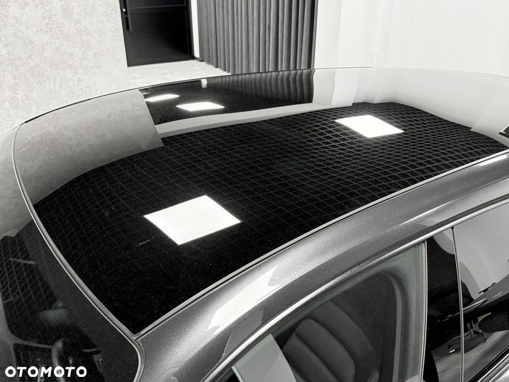 Porsche Taycan - 12