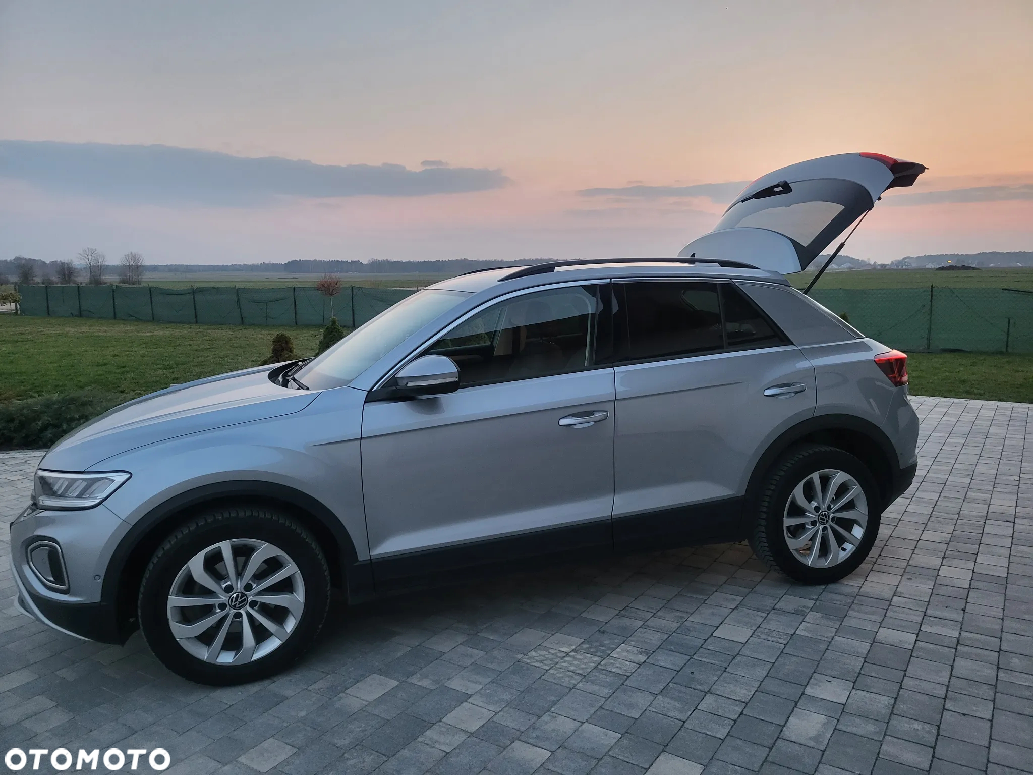 Volkswagen T-Roc - 12
