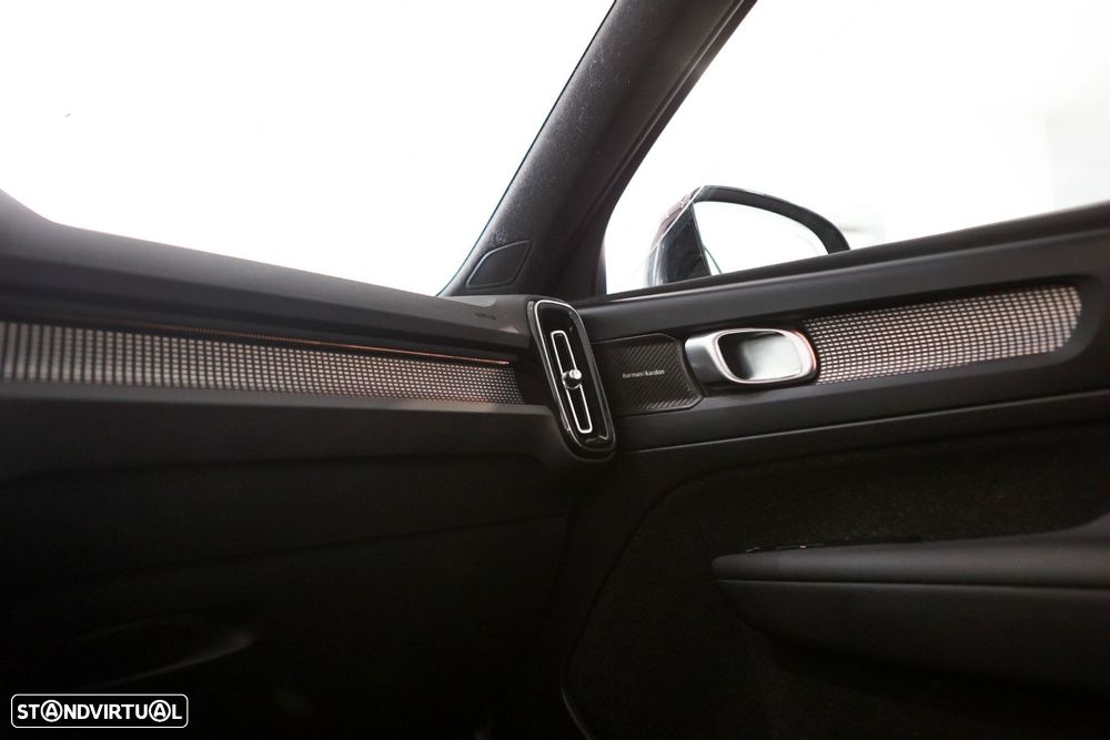 Volvo XC 40 2.0 B3 Plus Dark - 13