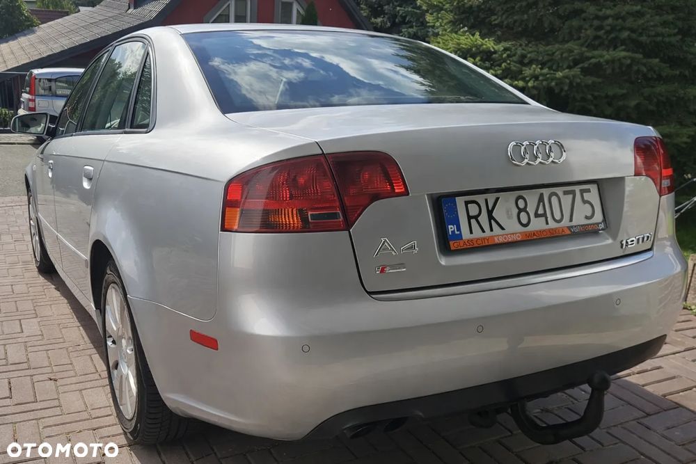 Audi A4 Limousine - 4