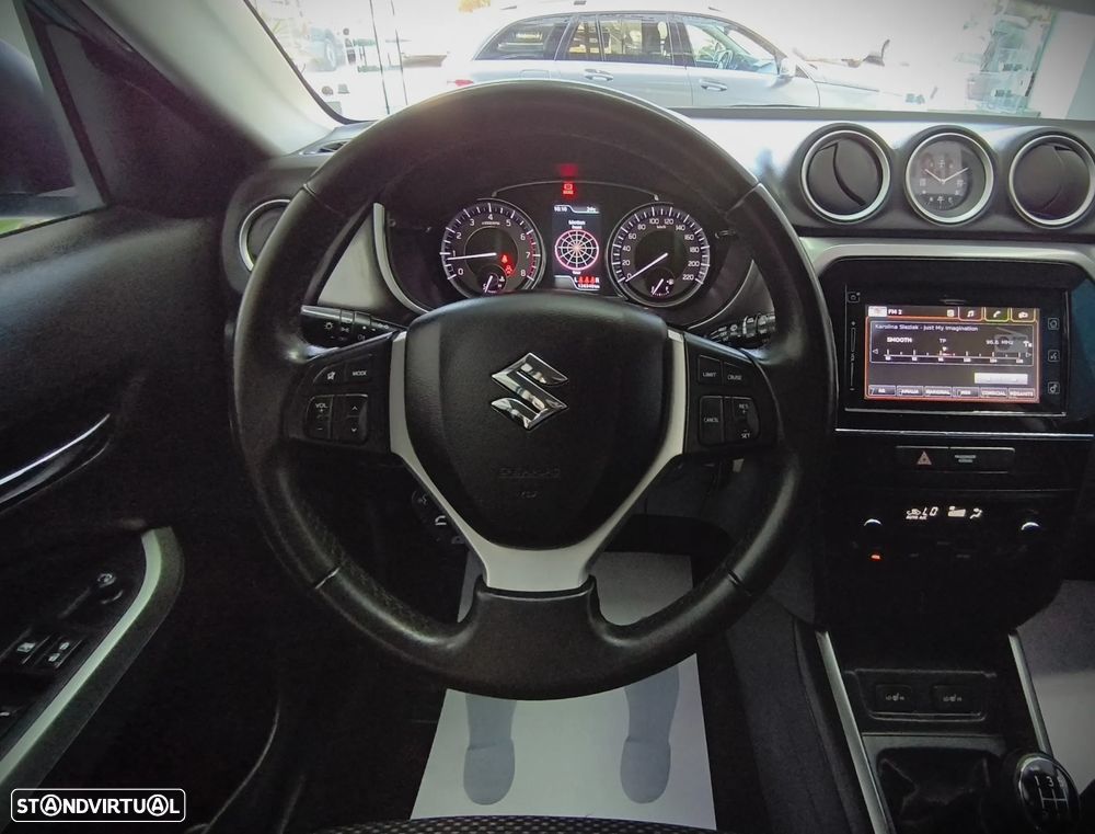 Suzuki Vitara 1.0T GLE - 10