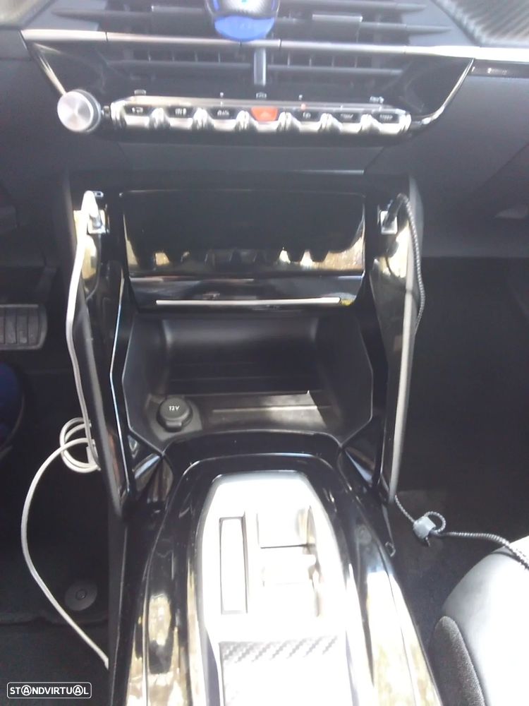 Peugeot 2008 — fotografia 18