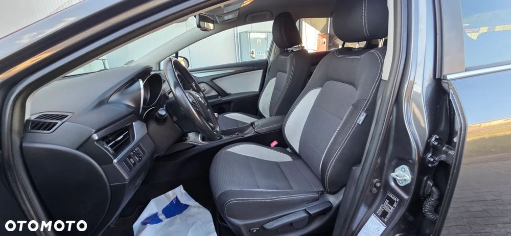 Toyota Avensis Touring Sports 2.0 D-4D Executive - 32