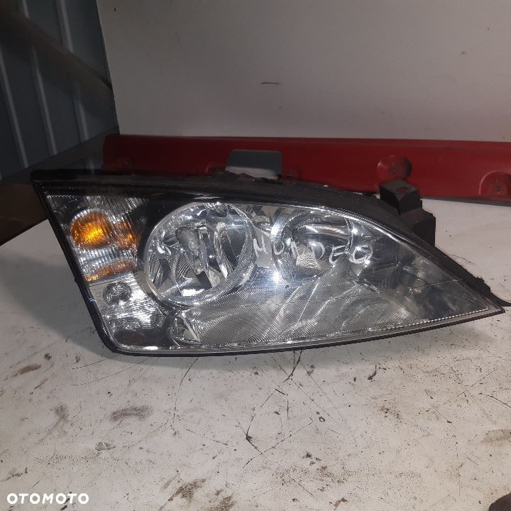 lampa przednia prawa Mondeo MK3 - 1