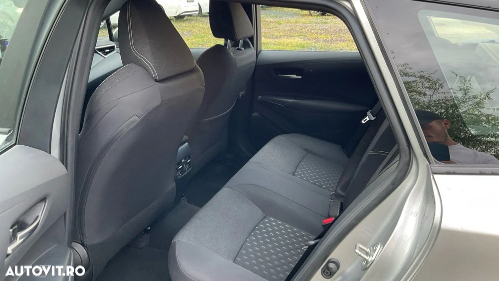 Toyota Corolla 1.8 HSD Business - 11