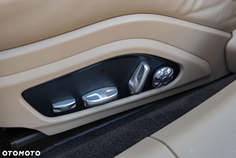 Porsche Panamera 4 E-Hybrid - 35