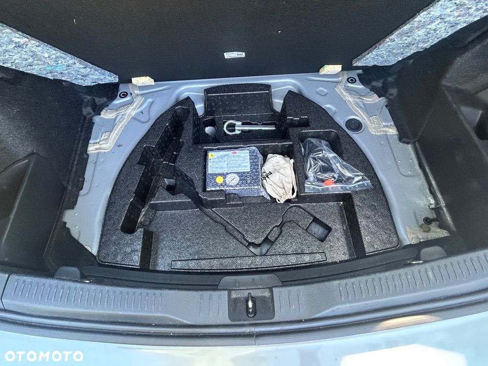 Toyota Auris Hybrid 135 Premium - 24
