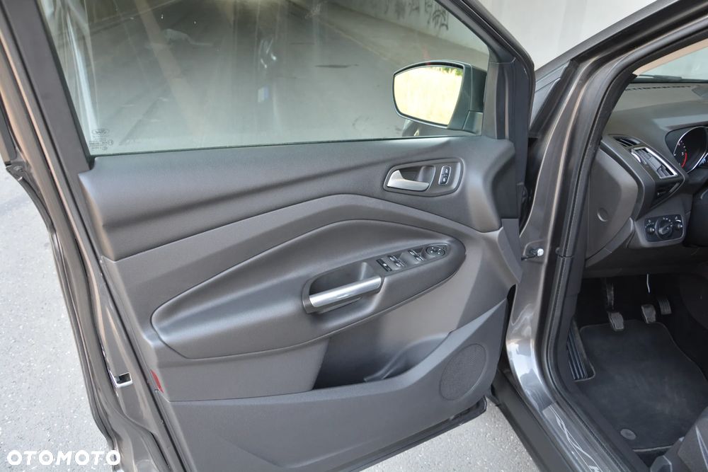 Ford Kuga 2.0 TDCi 2x4 Titanium - 17