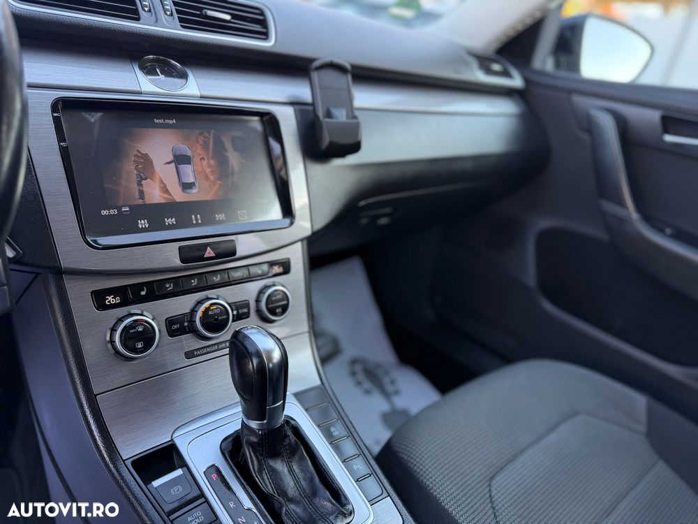 Volkswagen Passat Variant 2.0 Blue TDI DPF DSG Highline - 19