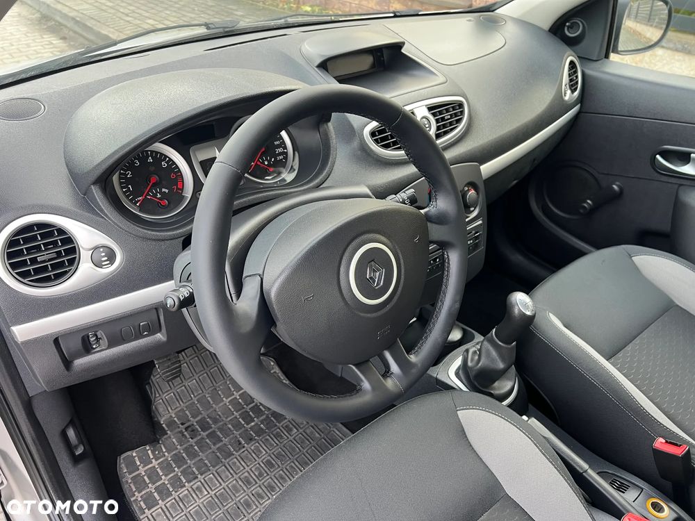 Renault Clio - 10