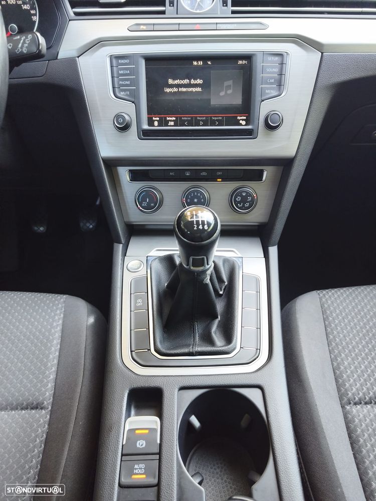 VW Passat Variant 1.6 TDI Confortline - 21