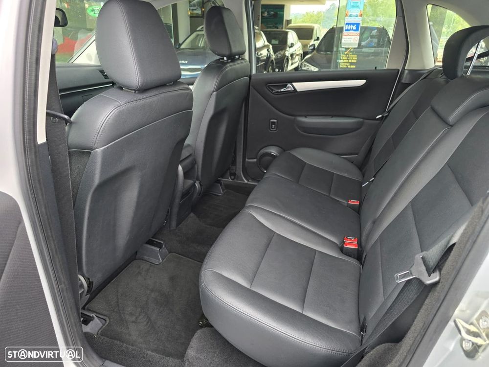 Mercedes-Benz B 180 - 18