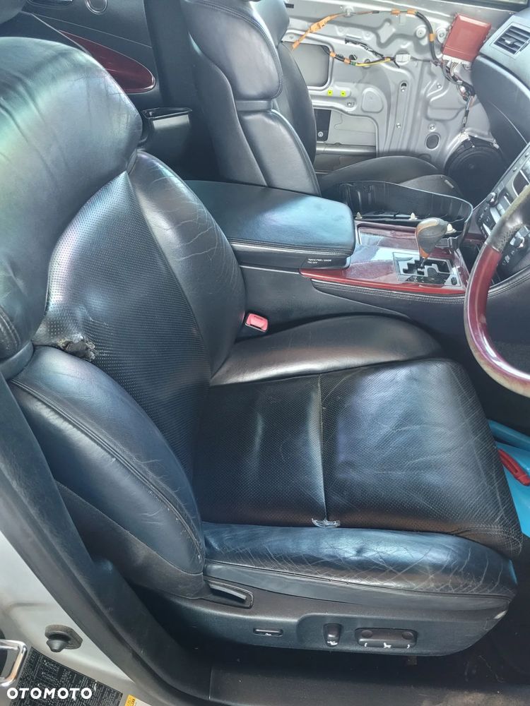 LEXUS GS III 3 450H fotel fotele kanapa deska kokpit podsufitka boczek boczki klamka podłokietnik licznik prędkościomierz - 3